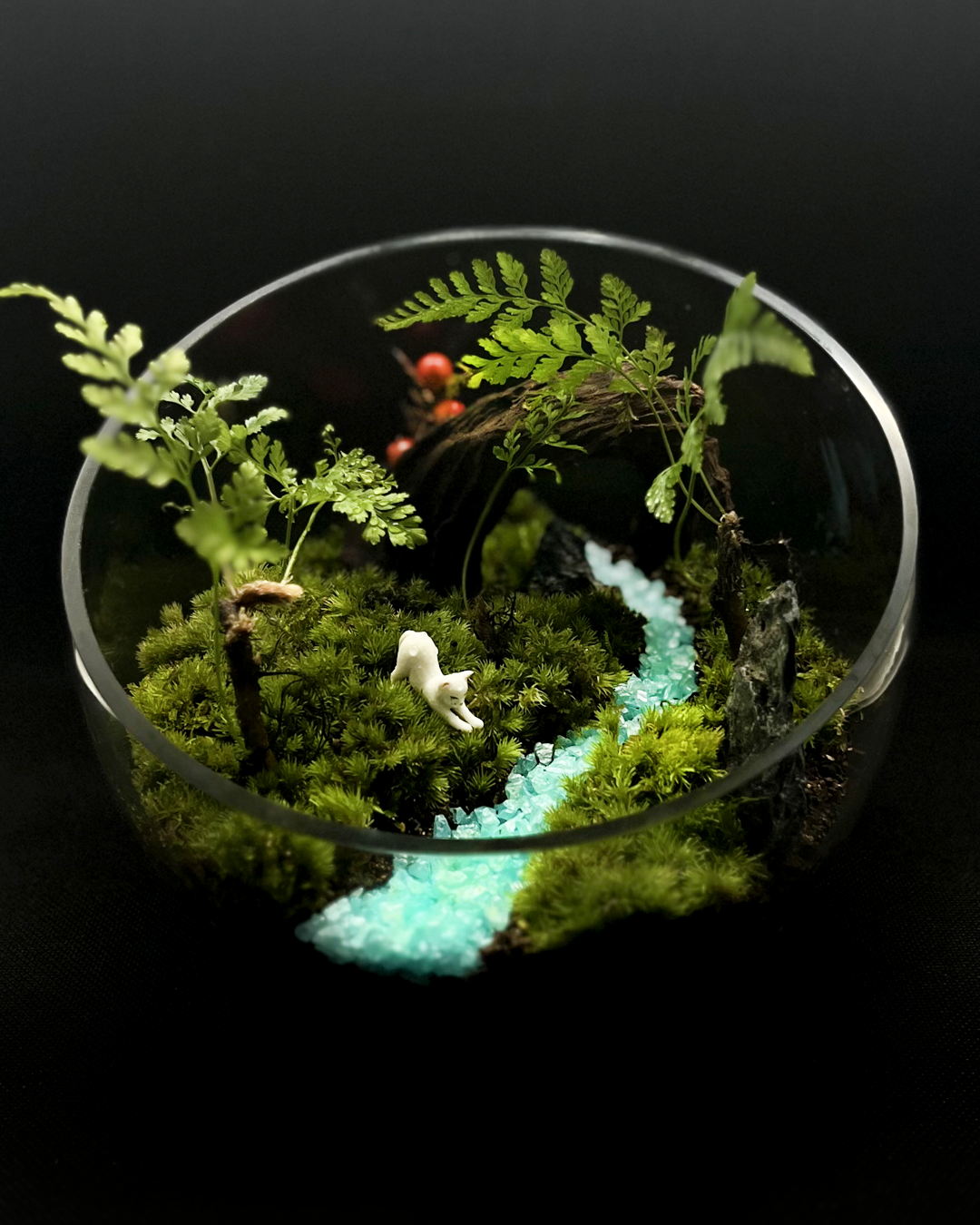 苔の世界〈完成品〉かわいい猫が遊ぶ森 ※キットではありません