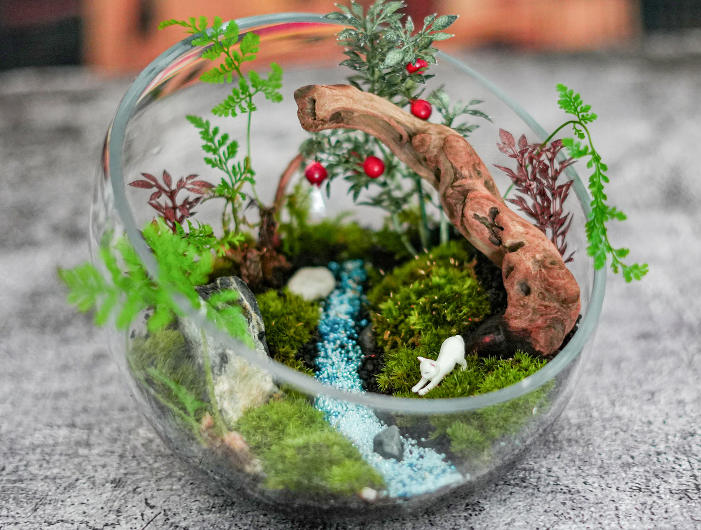苔の世界〈完成品〉かわいい猫が遊ぶ森　※キットではありません