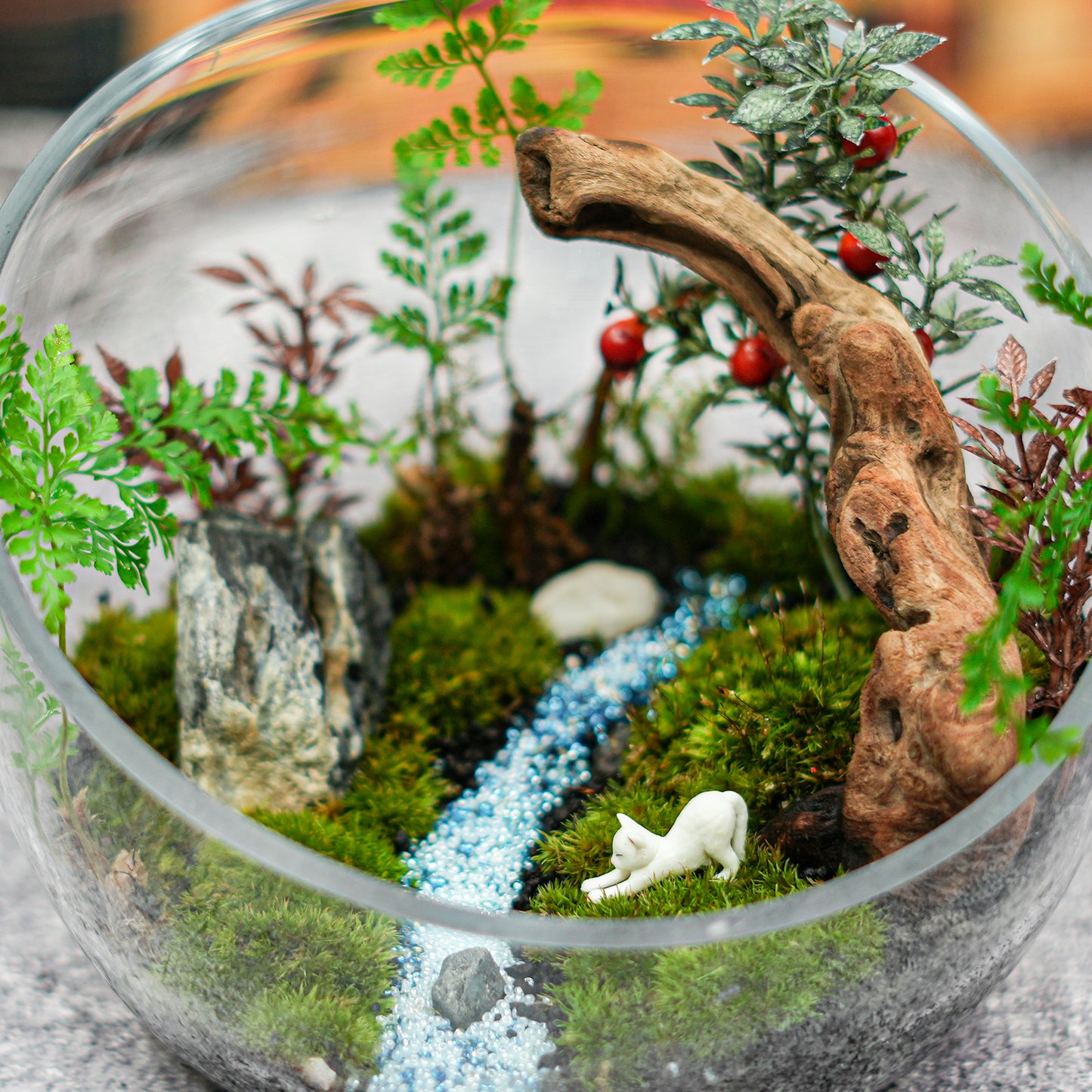 苔の世界〈完成品〉かわいい猫が遊ぶ森　※キットではありません